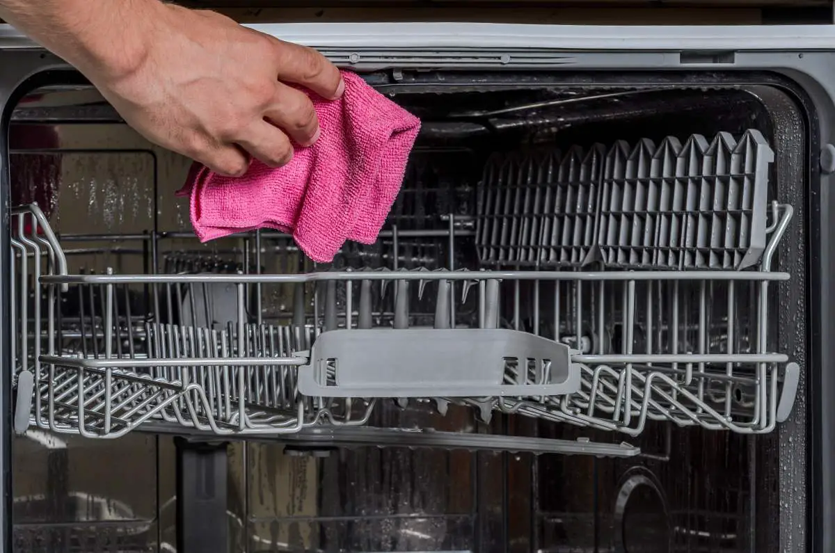6 Steps To Clean a Portable Dishwasher (Fast & Thorough)